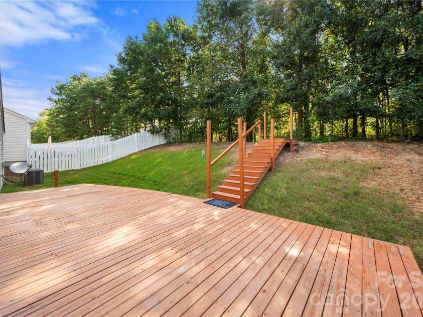 14719 Glenduff Place, Charlotte, NC 28278.  MLS# CAR4437576, YatesRealty ID 58416. 500 Square Foot Deck