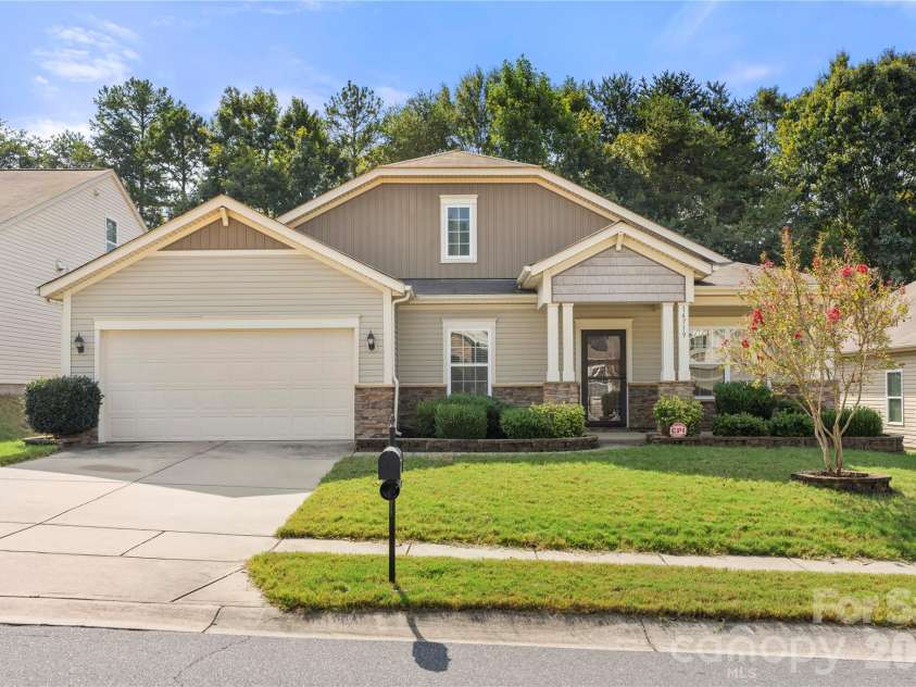 14719 Glenduff Place, Charlotte, NC 28278.  MLS# CAR4437576, YatesRealty ID 58416. 