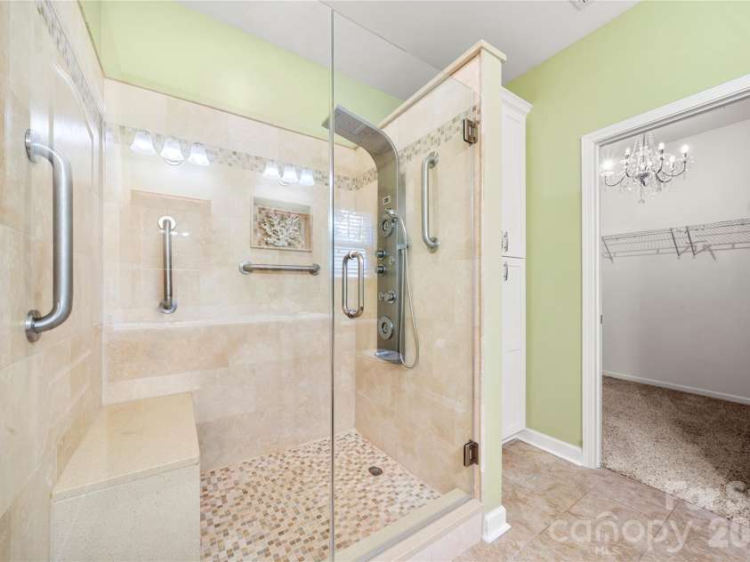 14719 Glenduff Place, Charlotte, NC 28278.  MLS# CAR4437576, YatesRealty ID 58416. Beautiful Primary Bathroom