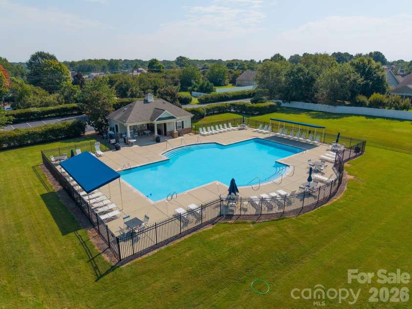 14719 Glenduff Place, Charlotte, NC 28278.  MLS# CAR4437576, YatesRealty ID 58416. Community Pool