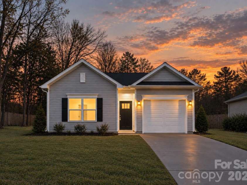1009 Catawba Street, Lincolnton, NC 28092.  MLS# CAR4426287, YatesRealty ID 58419. Representation