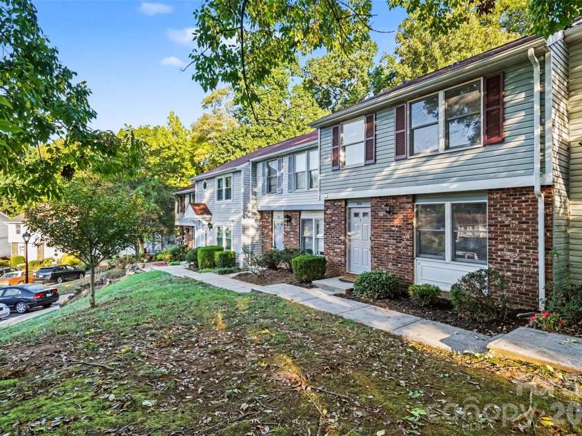 7304 Pebblestone Drive, Charlotte, NC 28212.  MLS# CAR4435000, YatesRealty ID 58421. 