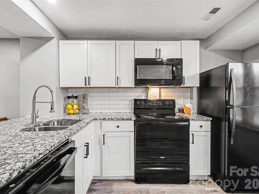 7304 Pebblestone Drive, Charlotte, NC 28212.  MLS# CAR4435000, YatesRealty ID 58421. 