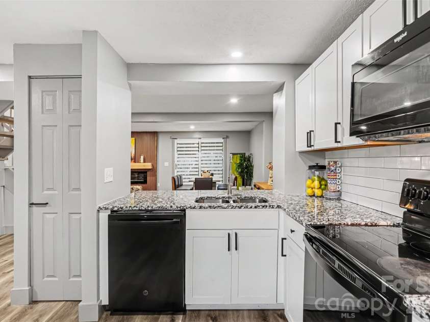7304 Pebblestone Drive, Charlotte, NC 28212.  MLS# CAR4435000, YatesRealty ID 58421. 