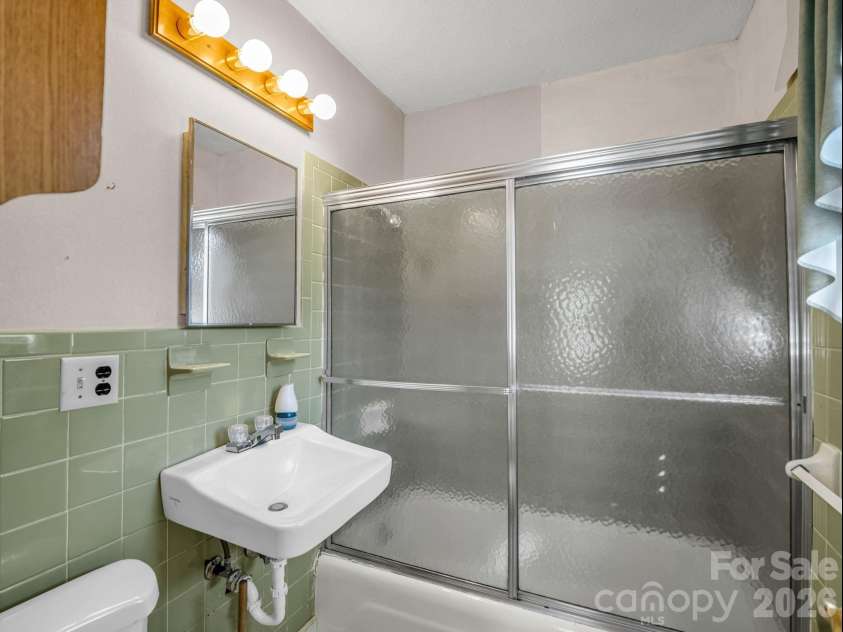 292 Bridges Drive, Forest City, NC 28043.  MLS# CAR4437409, YatesRealty ID 58424. 