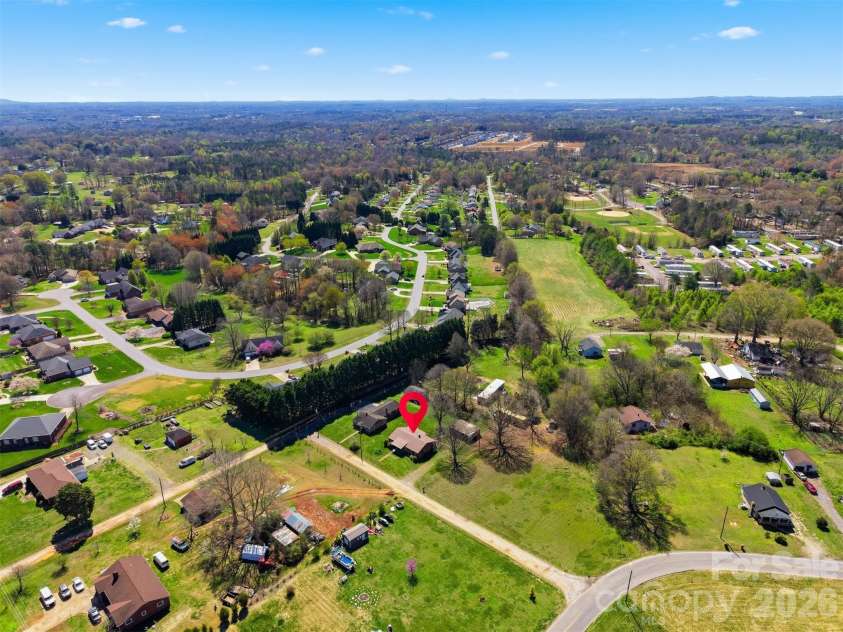 2421 35th Street Court, Hickory, NC 28601.  MLS# CAR4408719, YatesRealty ID 5843. 