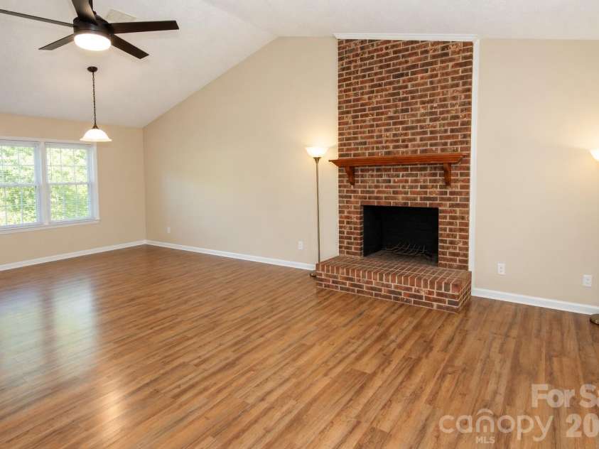501 Mary Charlotte Drive, Charlotte, NC 28262.  MLS# CAR4437376, YatesRealty ID 58430. 