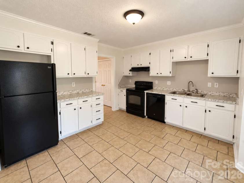 501 Mary Charlotte Drive, Charlotte, NC 28262.  MLS# CAR4437376, YatesRealty ID 58430. 