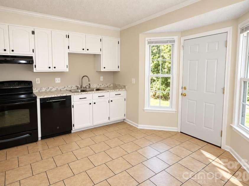 501 Mary Charlotte Drive, Charlotte, NC 28262.  MLS# CAR4437376, YatesRealty ID 58430. 