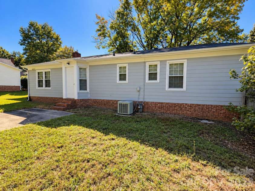 501 Mary Charlotte Drive, Charlotte, NC 28262.  MLS# CAR4437376, YatesRealty ID 58430. 