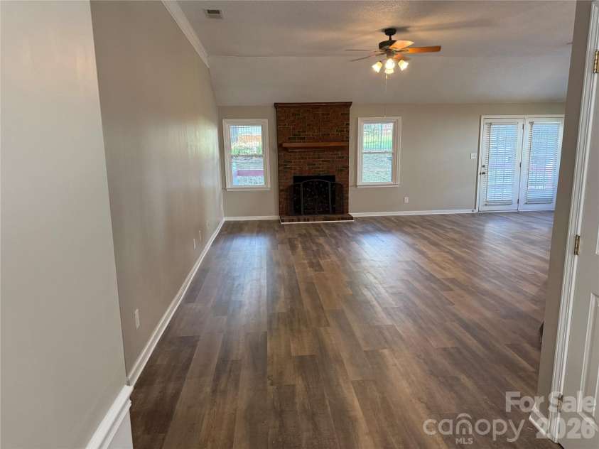 137 Citation Drive, Mooresville, NC 28117.  MLS# CAR4437338, YatesRealty ID 58432. 