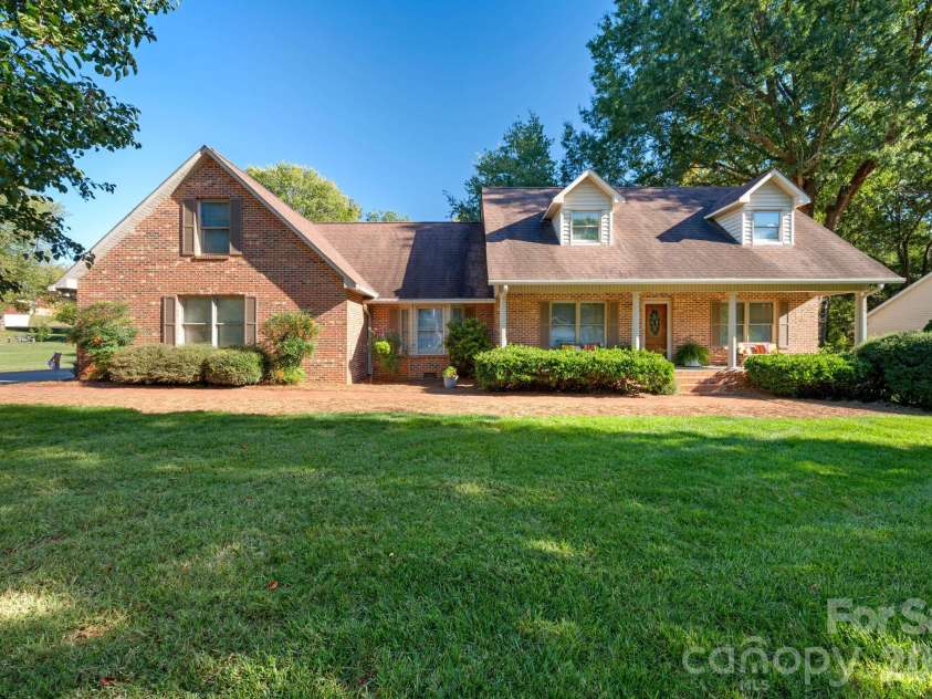 990 Royal Drive, Lincolnton, NC 28092.  MLS# CAR4434784, YatesRealty ID 58433. 