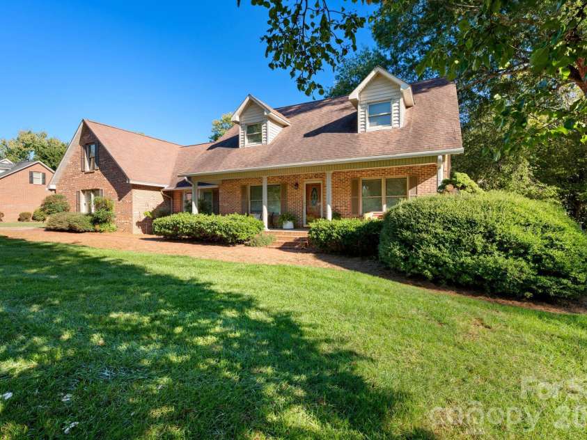 990 Royal Drive, Lincolnton, NC 28092.  MLS# CAR4434784, YatesRealty ID 58433. 