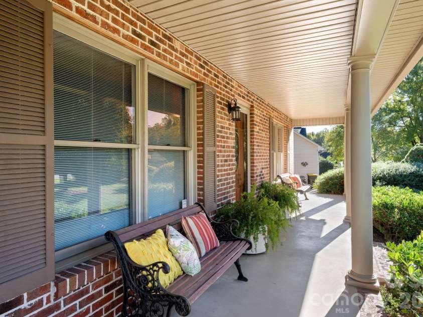 990 Royal Drive, Lincolnton, NC 28092.  MLS# CAR4434784, YatesRealty ID 58433. 