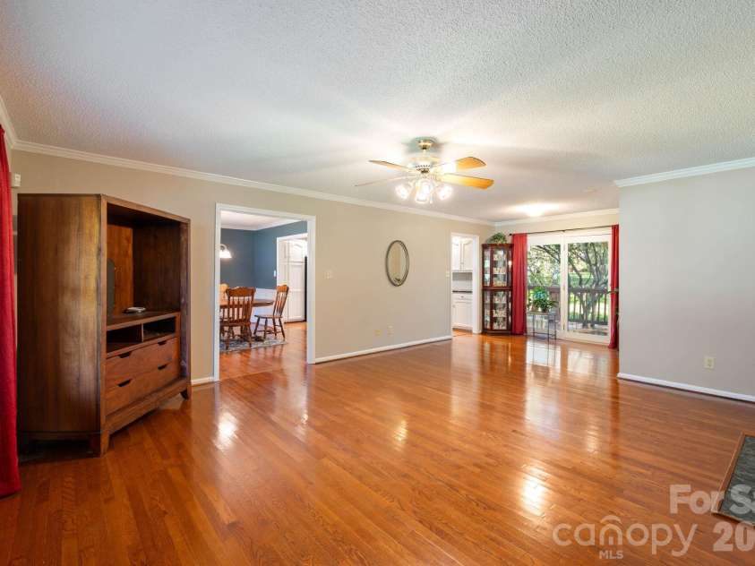 990 Royal Drive, Lincolnton, NC 28092.  MLS# CAR4434784, YatesRealty ID 58433. 