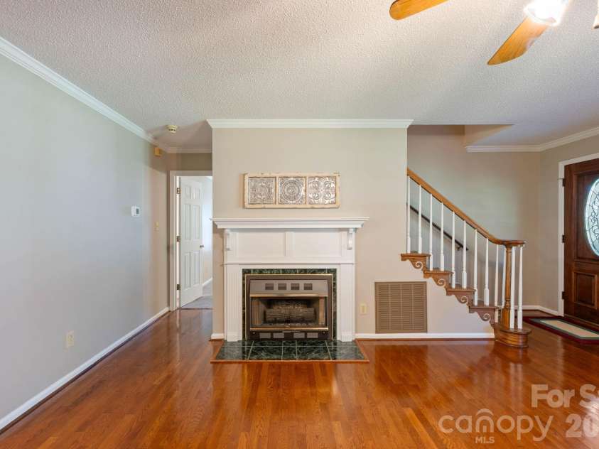 990 Royal Drive, Lincolnton, NC 28092.  MLS# CAR4434784, YatesRealty ID 58433. 