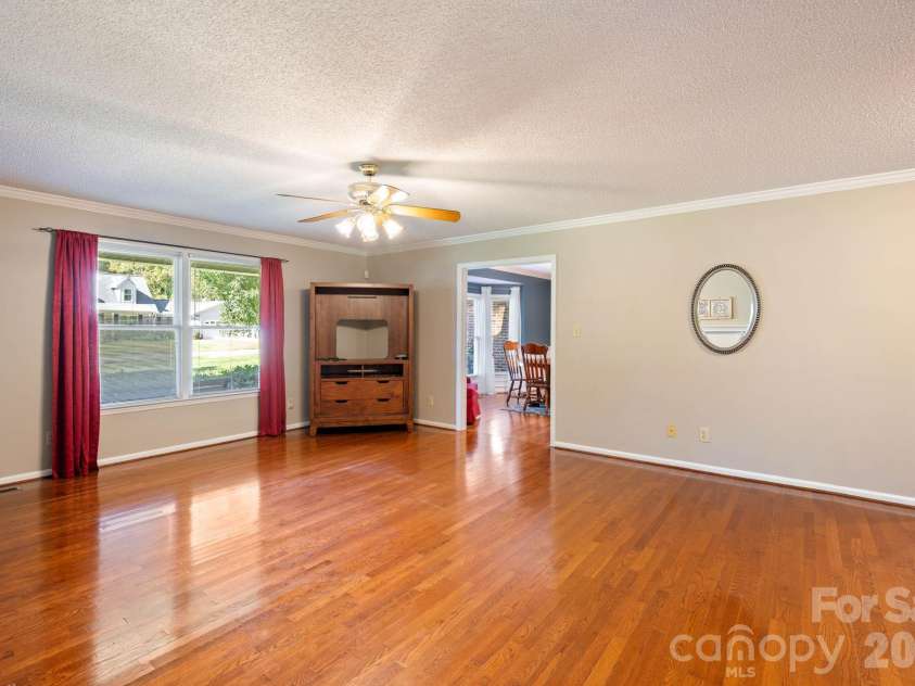 990 Royal Drive, Lincolnton, NC 28092.  MLS# CAR4434784, YatesRealty ID 58433. 