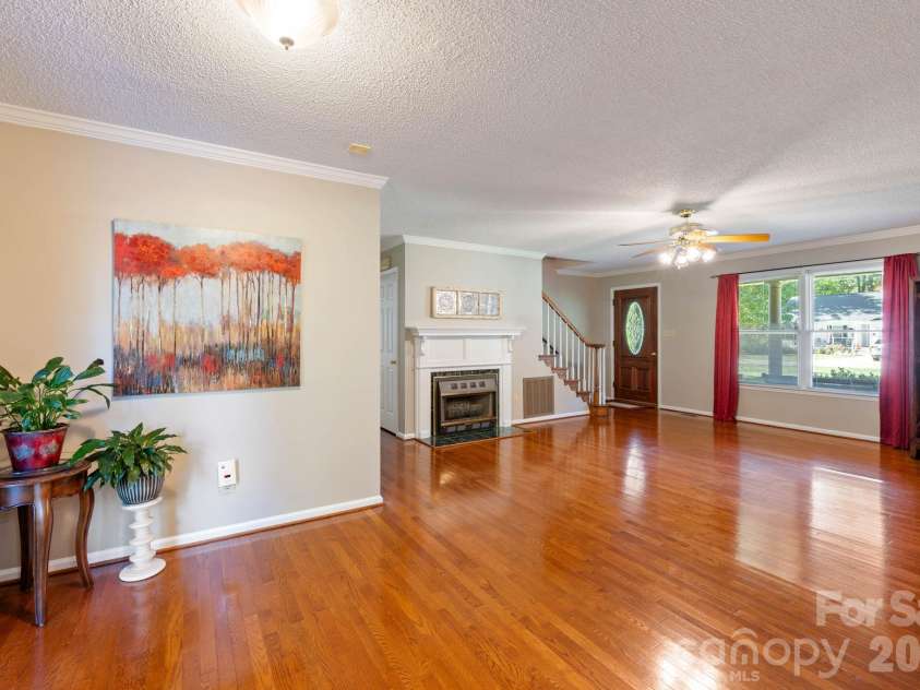 990 Royal Drive, Lincolnton, NC 28092.  MLS# CAR4434784, YatesRealty ID 58433. 