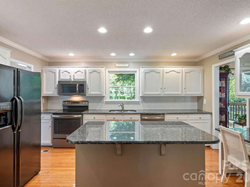 990 Royal Drive, Lincolnton, NC 28092.  MLS# CAR4434784, YatesRealty ID 58433. 