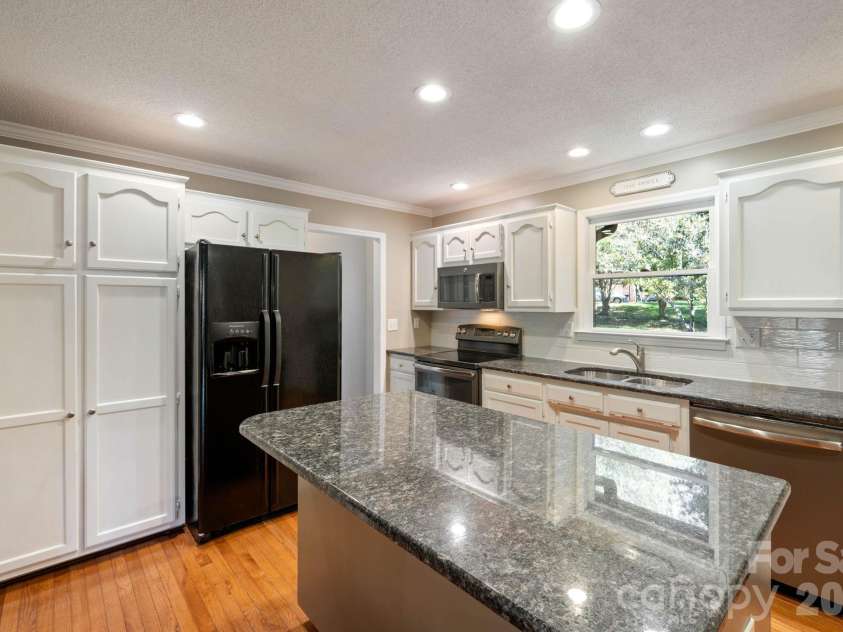 990 Royal Drive, Lincolnton, NC 28092.  MLS# CAR4434784, YatesRealty ID 58433. 