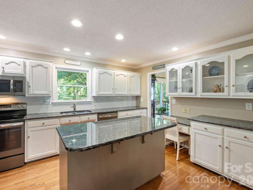 990 Royal Drive, Lincolnton, NC 28092.  MLS# CAR4434784, YatesRealty ID 58433. 