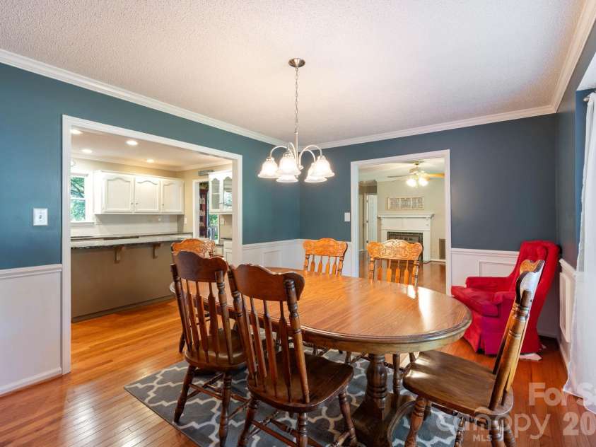 990 Royal Drive, Lincolnton, NC 28092.  MLS# CAR4434784, YatesRealty ID 58433. 