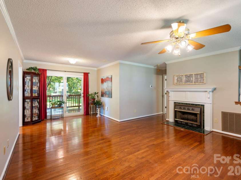 990 Royal Drive, Lincolnton, NC 28092.  MLS# CAR4434784, YatesRealty ID 58433. 