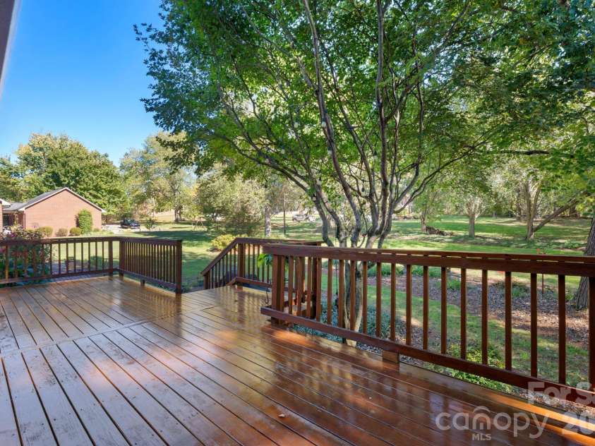 990 Royal Drive, Lincolnton, NC 28092.  MLS# CAR4434784, YatesRealty ID 58433. 