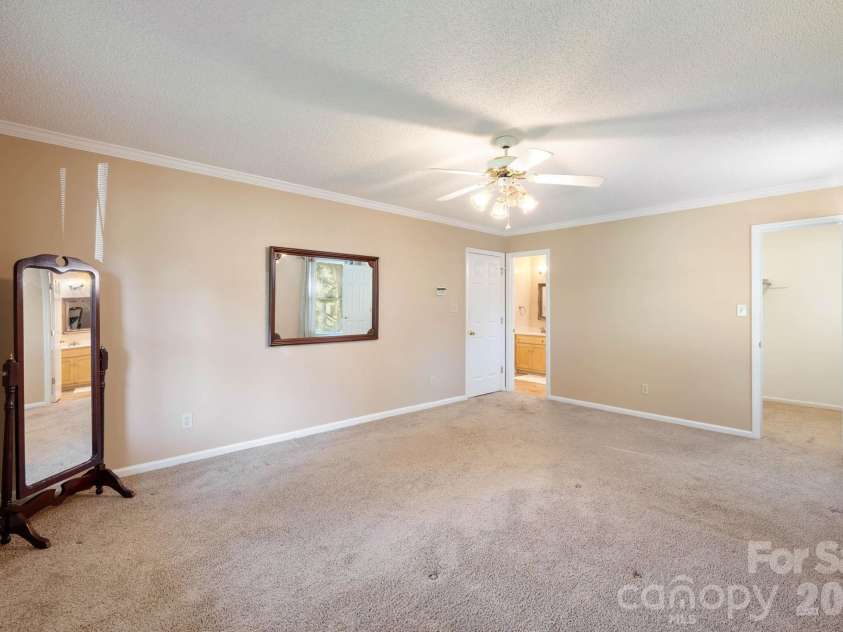 990 Royal Drive, Lincolnton, NC 28092.  MLS# CAR4434784, YatesRealty ID 58433. 