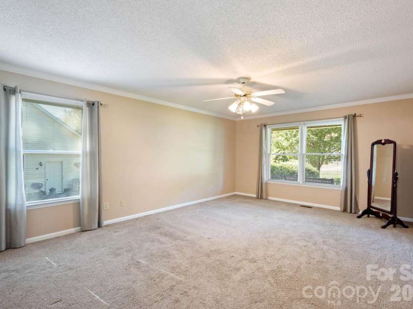 990 Royal Drive, Lincolnton, NC 28092.  MLS# CAR4434784, YatesRealty ID 58433. 