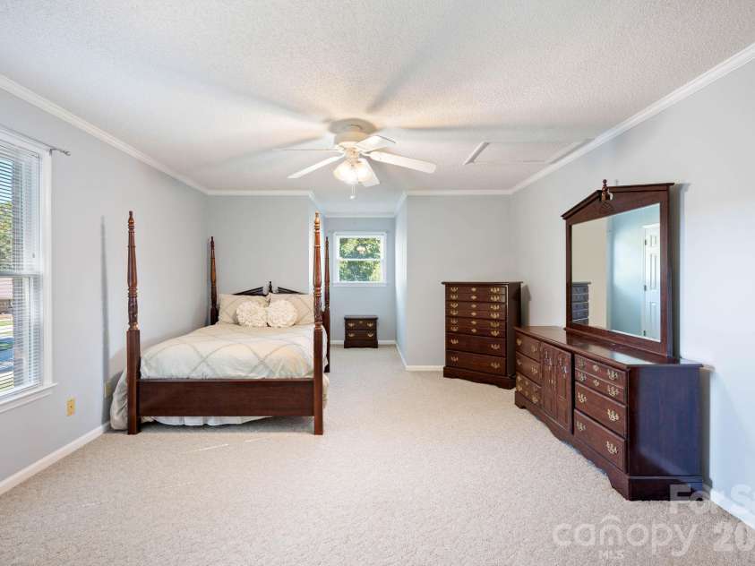 990 Royal Drive, Lincolnton, NC 28092.  MLS# CAR4434784, YatesRealty ID 58433. 