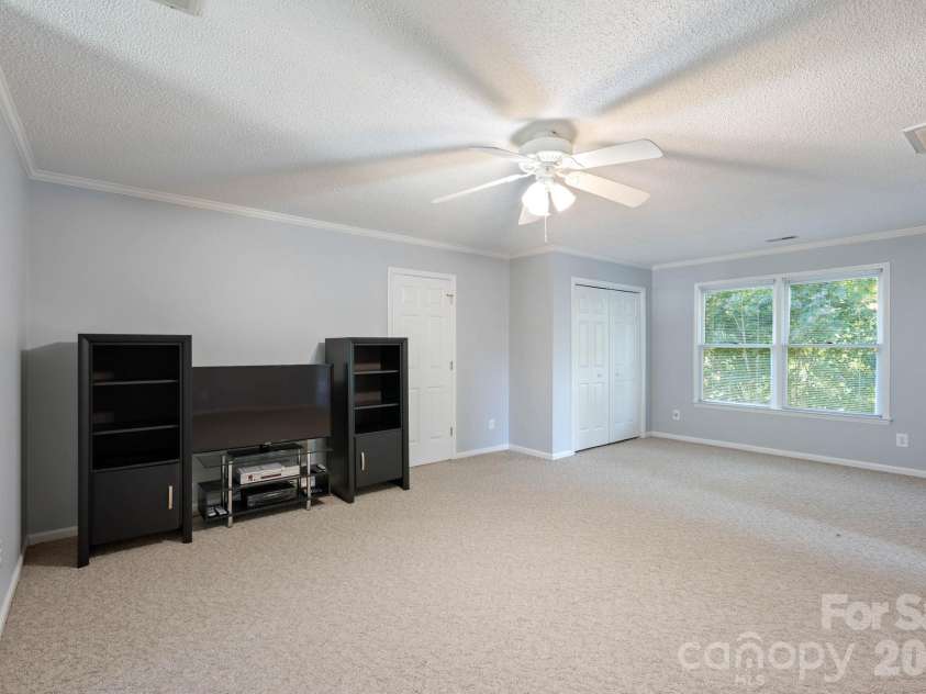 990 Royal Drive, Lincolnton, NC 28092.  MLS# CAR4434784, YatesRealty ID 58433. 