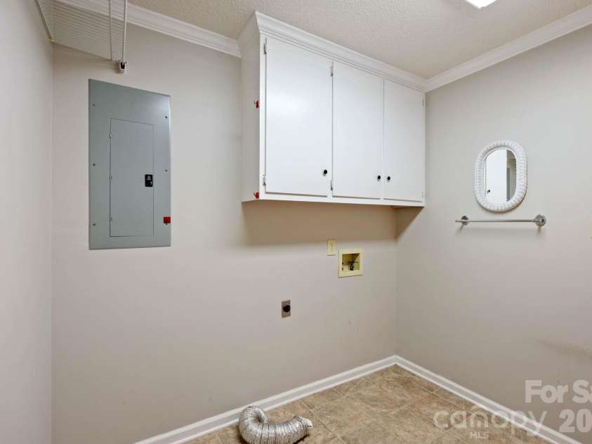990 Royal Drive, Lincolnton, NC 28092.  MLS# CAR4434784, YatesRealty ID 58433. 