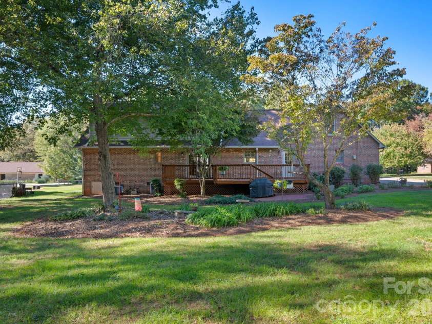 990 Royal Drive, Lincolnton, NC 28092.  MLS# CAR4434784, YatesRealty ID 58433. 