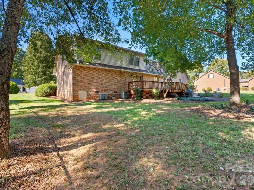990 Royal Drive, Lincolnton, NC 28092.  MLS# CAR4434784, YatesRealty ID 58433. 
