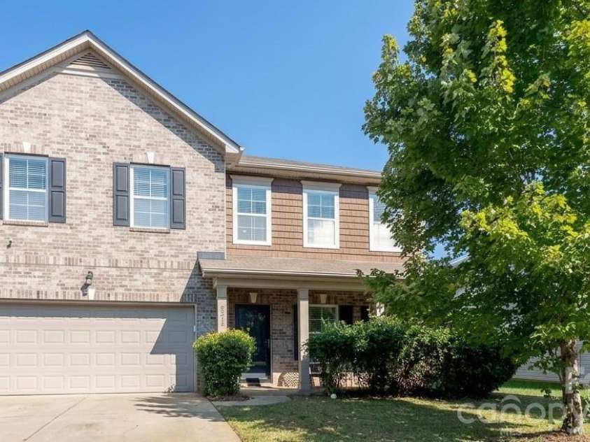 5214 Elementary View Drive, Charlotte, NC 28269.  MLS# CAR4432074, YatesRealty ID 58434. 