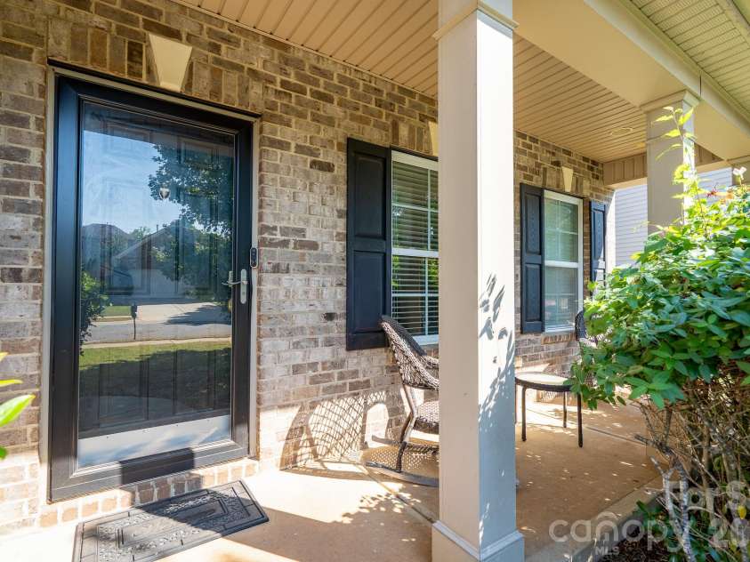 5214 Elementary View Drive, Charlotte, NC 28269.  MLS# CAR4432074, YatesRealty ID 58434. 
