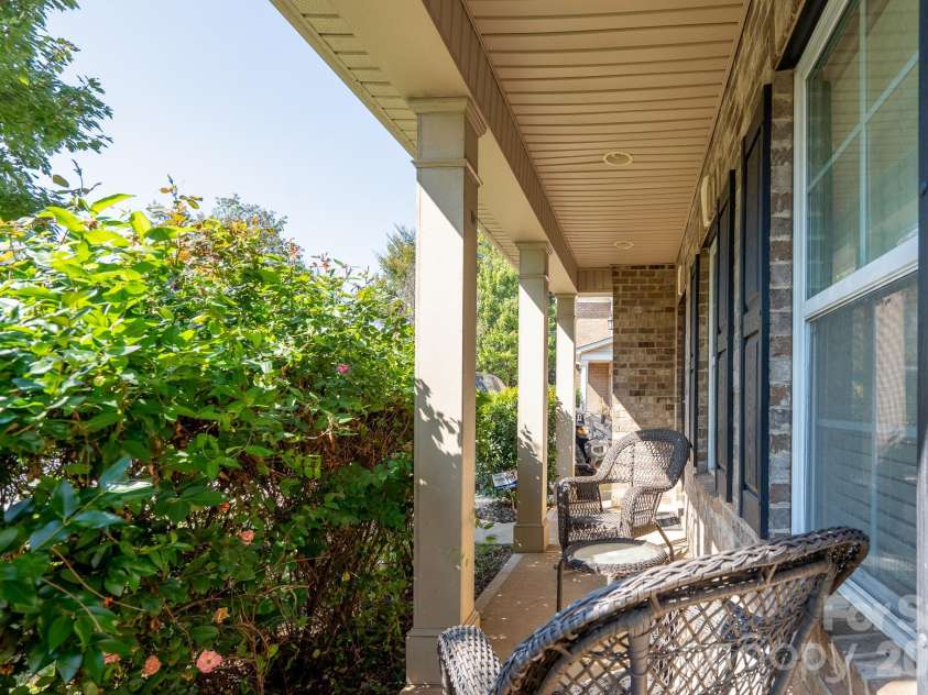 5214 Elementary View Drive, Charlotte, NC 28269.  MLS# CAR4432074, YatesRealty ID 58434. 