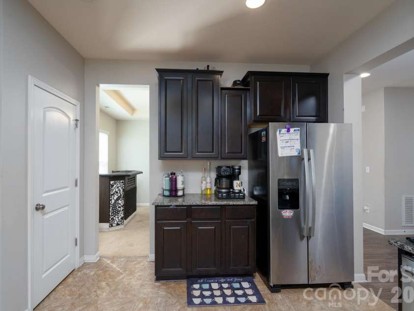 5214 Elementary View Drive, Charlotte, NC 28269.  MLS# CAR4432074, YatesRealty ID 58434. 