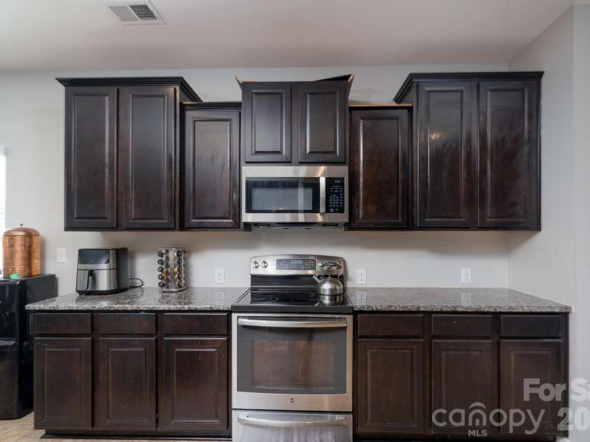 5214 Elementary View Drive, Charlotte, NC 28269.  MLS# CAR4432074, YatesRealty ID 58434. 