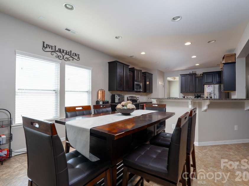 5214 Elementary View Drive, Charlotte, NC 28269.  MLS# CAR4432074, YatesRealty ID 58434. 