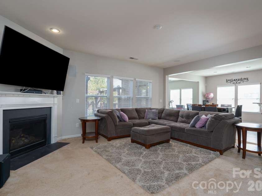 5214 Elementary View Drive, Charlotte, NC 28269.  MLS# CAR4432074, YatesRealty ID 58434. 