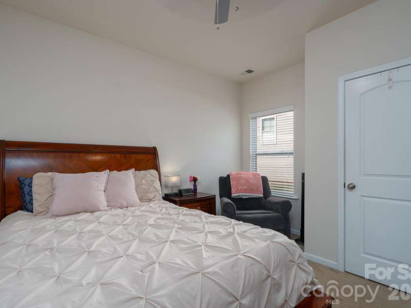 5214 Elementary View Drive, Charlotte, NC 28269.  MLS# CAR4432074, YatesRealty ID 58434. 