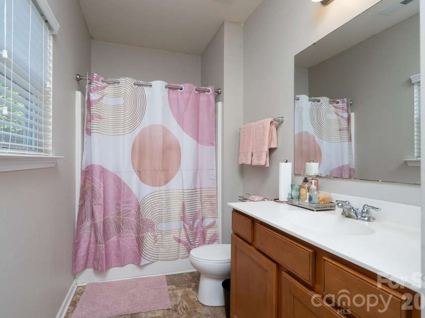 5214 Elementary View Drive, Charlotte, NC 28269.  MLS# CAR4432074, YatesRealty ID 58434. 