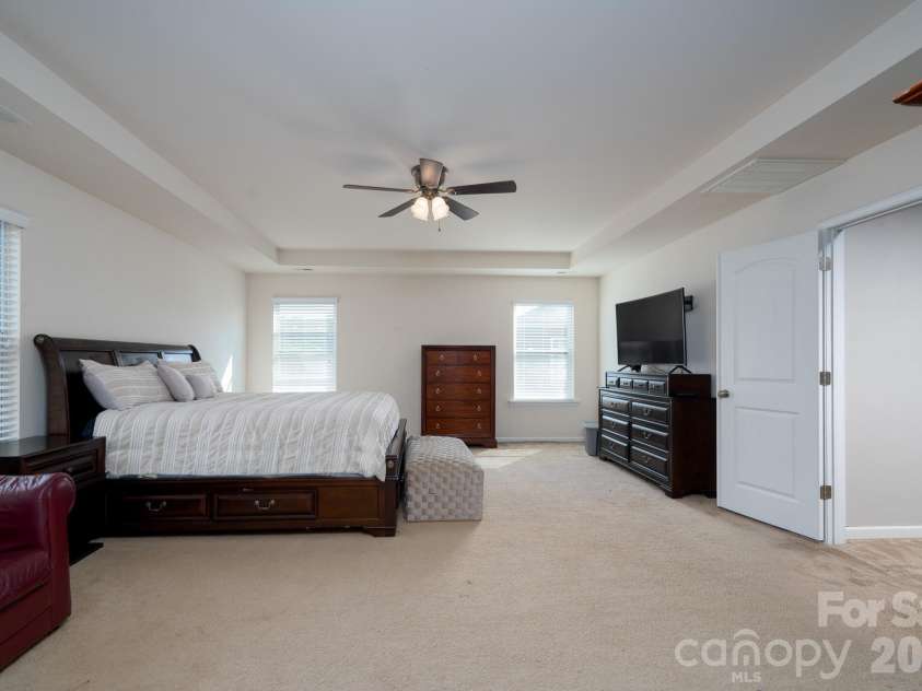 5214 Elementary View Drive, Charlotte, NC 28269.  MLS# CAR4432074, YatesRealty ID 58434. 