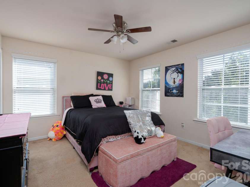 5214 Elementary View Drive, Charlotte, NC 28269.  MLS# CAR4432074, YatesRealty ID 58434. 
