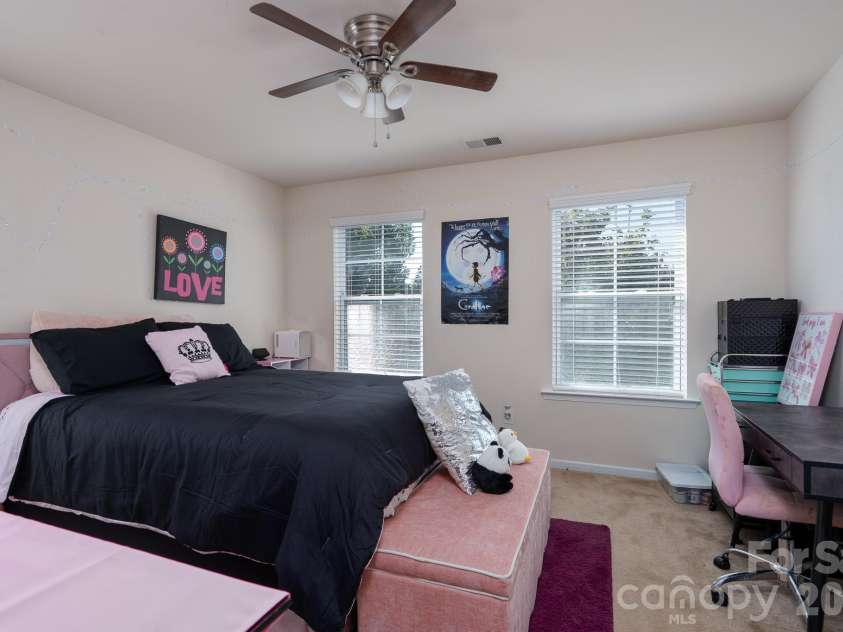 5214 Elementary View Drive, Charlotte, NC 28269.  MLS# CAR4432074, YatesRealty ID 58434. 