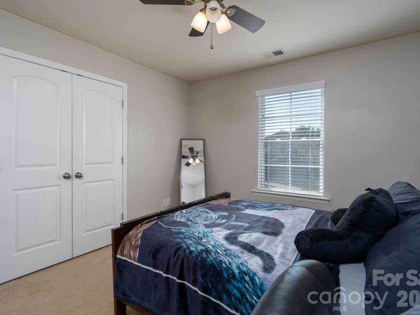5214 Elementary View Drive, Charlotte, NC 28269.  MLS# CAR4432074, YatesRealty ID 58434. 