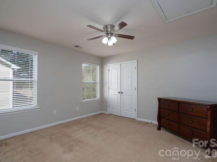 5214 Elementary View Drive, Charlotte, NC 28269.  MLS# CAR4432074, YatesRealty ID 58434. 