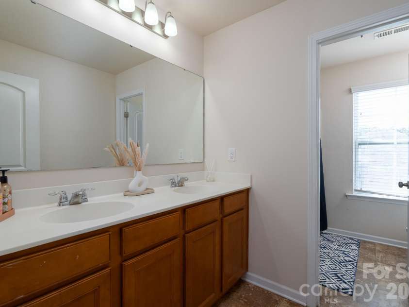 5214 Elementary View Drive, Charlotte, NC 28269.  MLS# CAR4432074, YatesRealty ID 58434. 